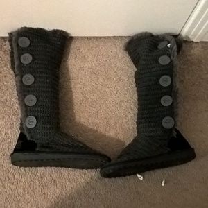 Size 7 Knit Muk Luks Button Down Winter Boots